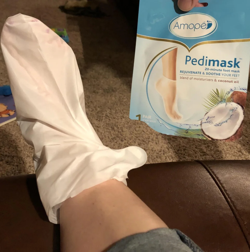 Pampering Feet Of All Sizes | Reddit.com/RosemaryLavendar